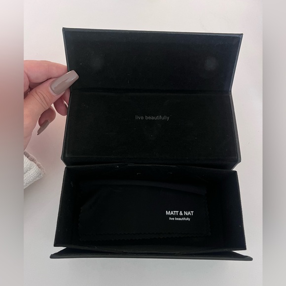 Matt & Nat Polarized Sunglasses - Picture 3 of 3